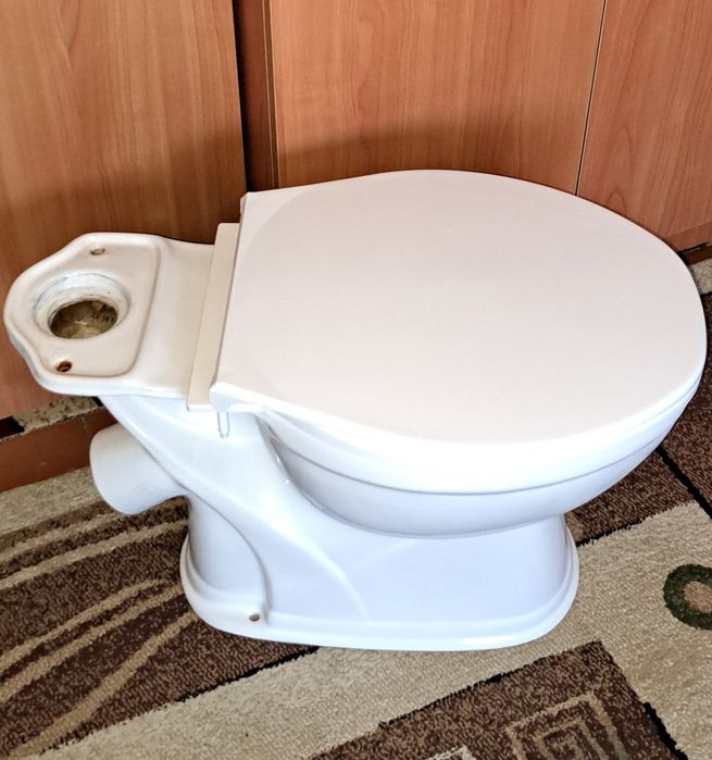 Унитаз без бачка на время ремонта б/у.