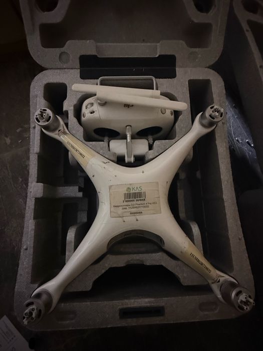 Продам дрон на запчас phantom 4