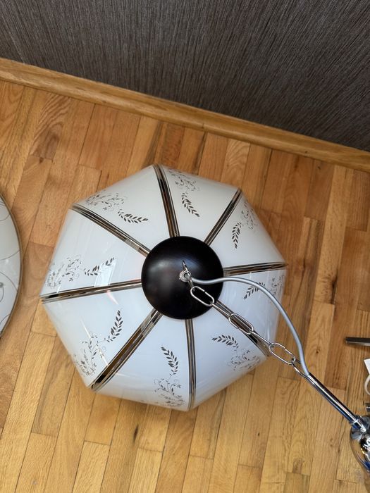 Полилеи и кръгла лампа за таван