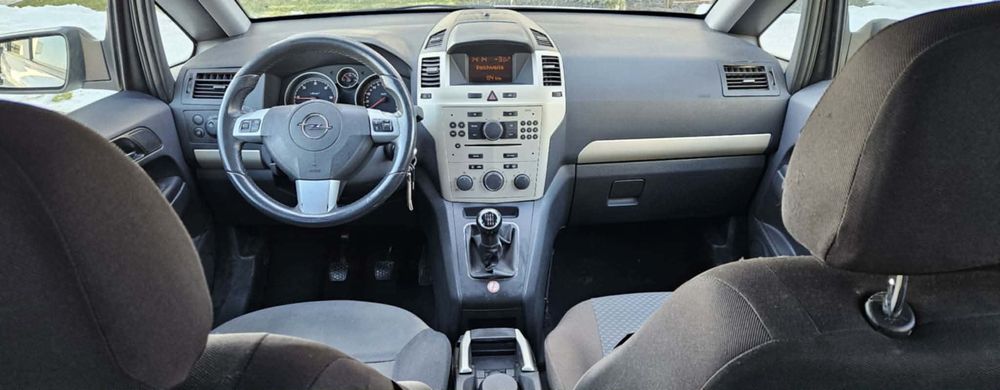 Opel Zamfira de vazare