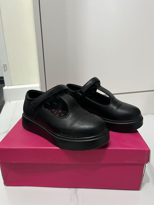 Продам туфли для девочки