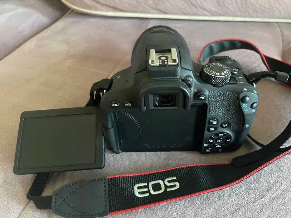 Canon EOS T7i + обектив