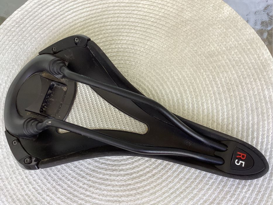 Вело Седалки Specialized Phenom, Fizik Aliante R5 K:ium