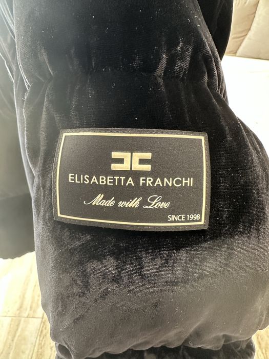 Яке- Elisabetta Franci