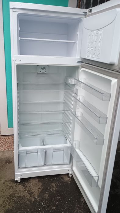 Frigider Ariston Hotpoint.Asigur Transport București și Ilfov