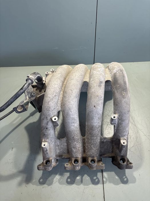 Galerie admisie Audi A4 1995 1.6 MT (101 hp)