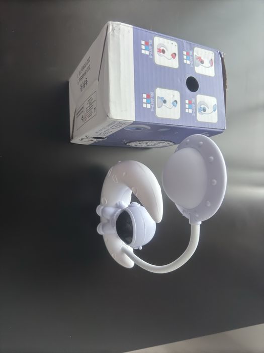 Astronaut on Moon LED Night Light – Lumină de Birou Reglabilă