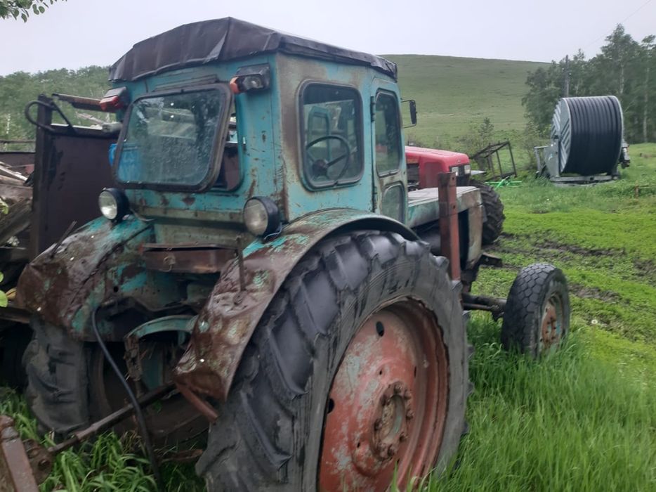 Продам трактор полныи привод прицеп