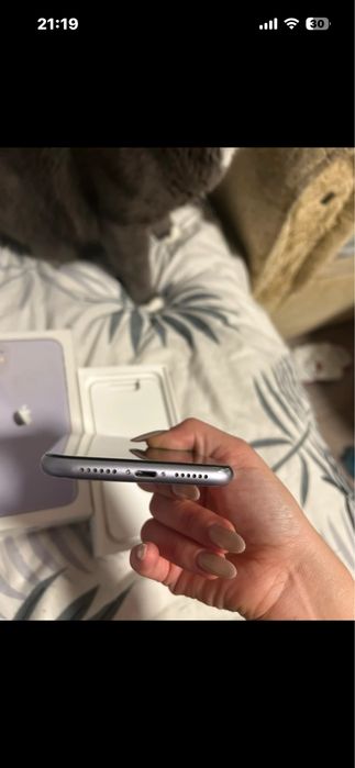 Iphone 11, in stare perfecta in afara de sanatatea bateriei mica
