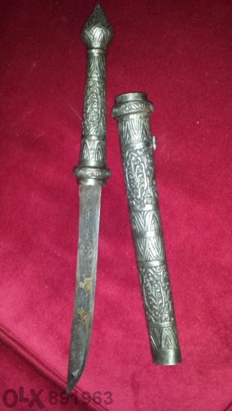 Колекционерски нож с гравирано острие