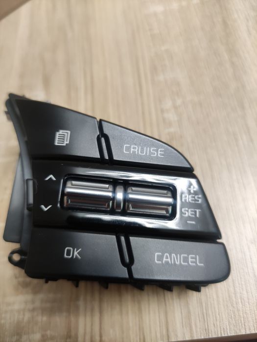 Продавам бутони за CRUISE контрол.