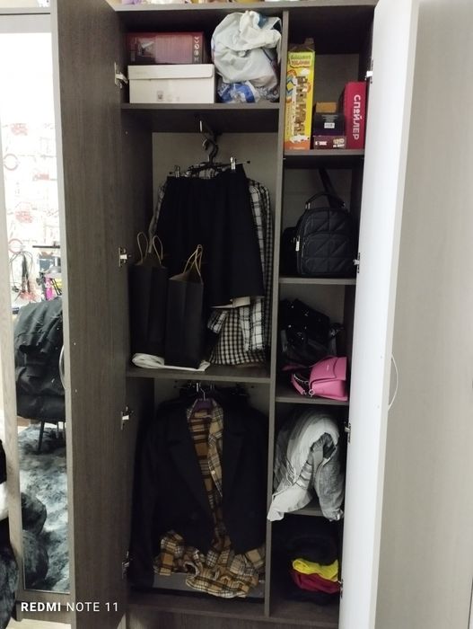 Продам шкаф с комодом.