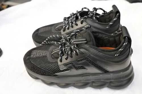 Sneakers Versace Chain Reaction cu eticheta (nu Nike, Gucci, Adidas, Balenciaga)
