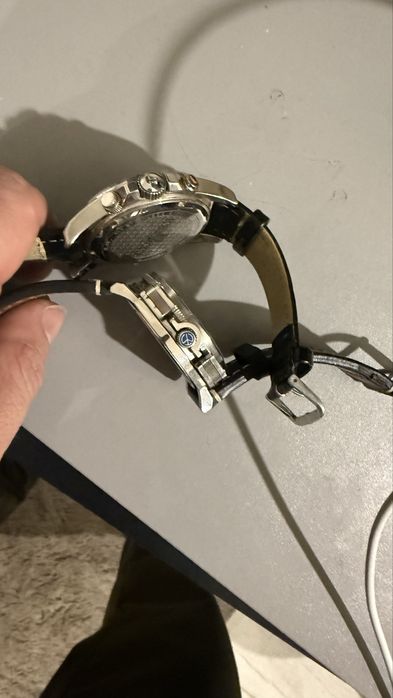 Продавам часовници 2бр.