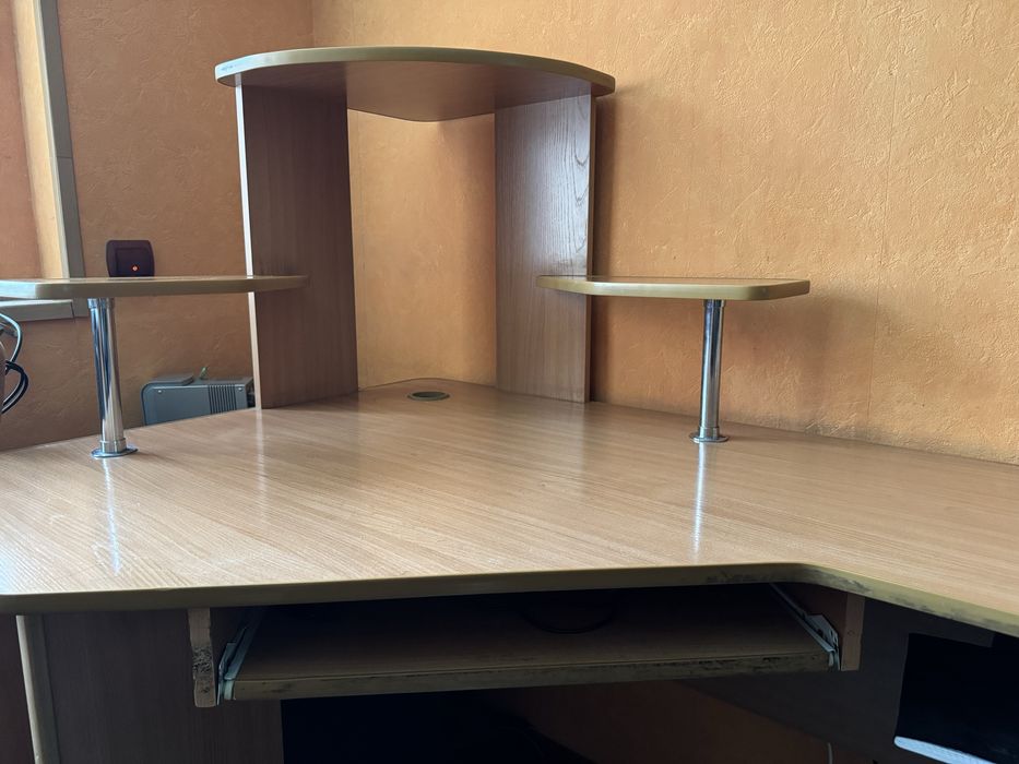 Продам игровой стол угловой