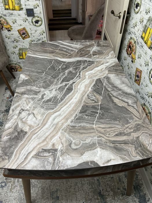 Красивый стол