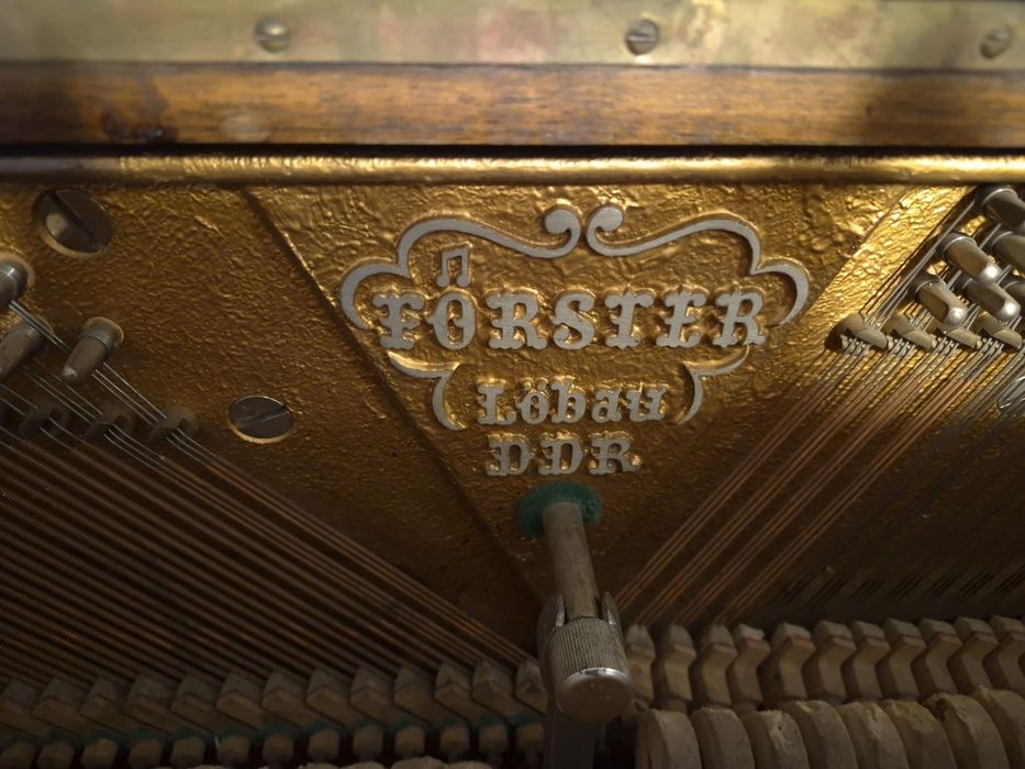 Немско пиано August Forster