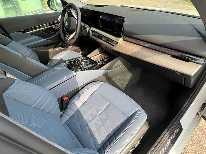 BMW i5 eDrive 35L Premium Luxury Package