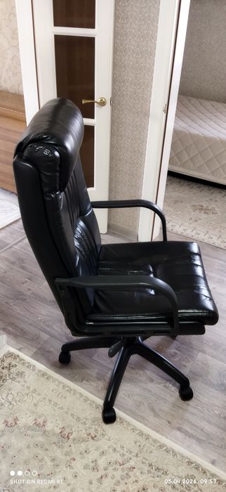 Продам кресло офисное.