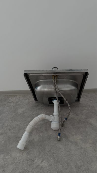 продам 2 раковины в сборе