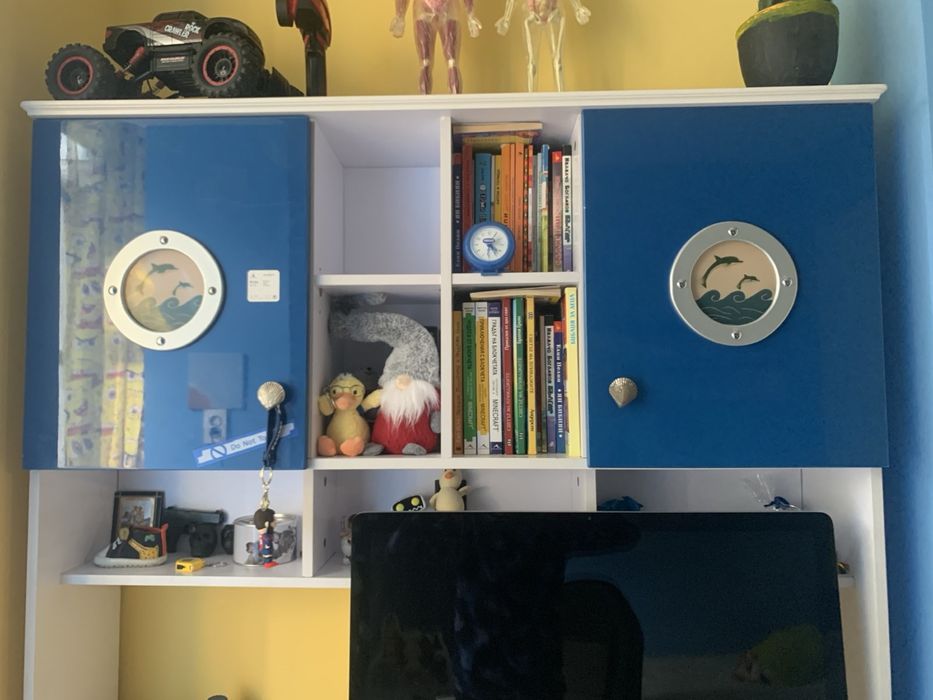 Бюро, контейнер и гардероб обзавеждане за детска стая