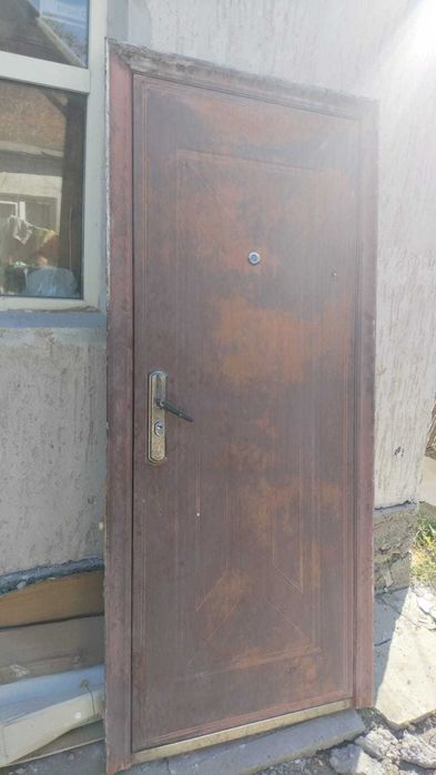 Входная дверь в отличном состояний