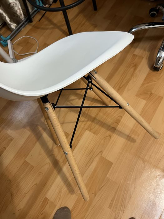 Продам белые стулья в идеальном состоянии