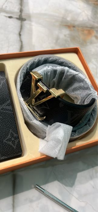 Set Curea si portofel LV