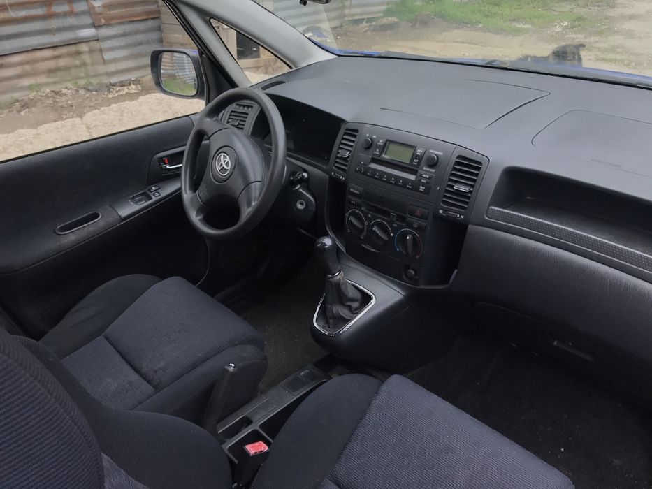 Toyota Corolla Verso 2.0d4d 90к.с на части