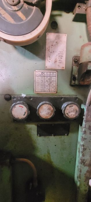 Токарный  фрезир универсалной