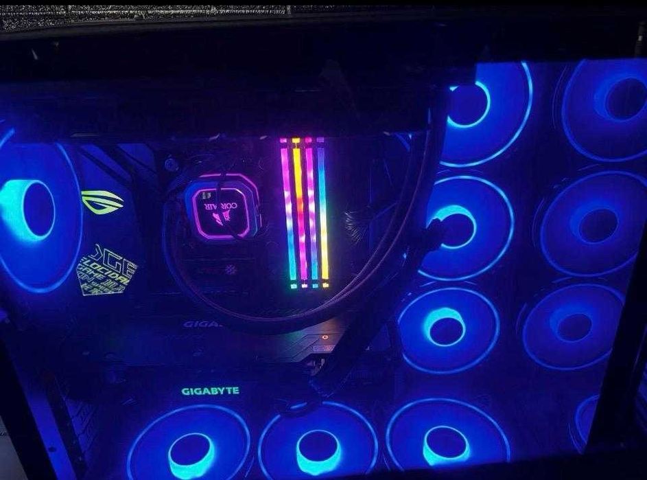 Desktop PC Gaming  functional cu Windows 10 Pro