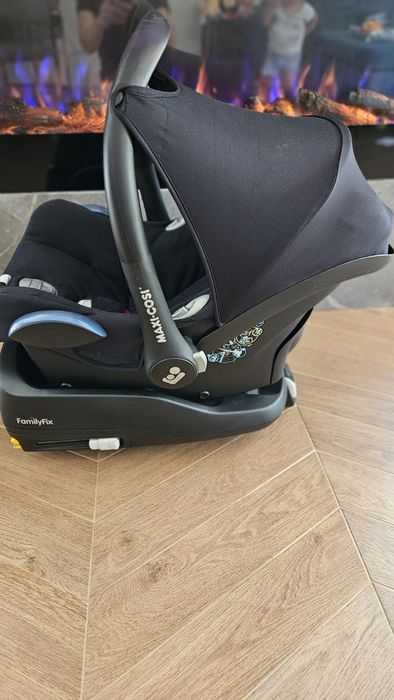 Столче за кола Maxi Cosi с Isofix база