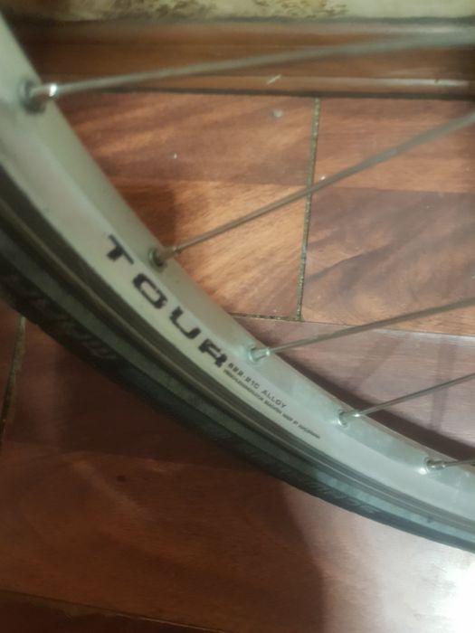 Roata de bicicletă pe 28  janta dubla din aluminiu  în  stare bună