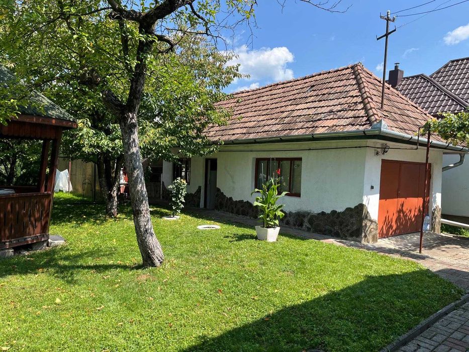 Vand casa cu 3 camere, garaj, livada si teren in Miercurea Nira