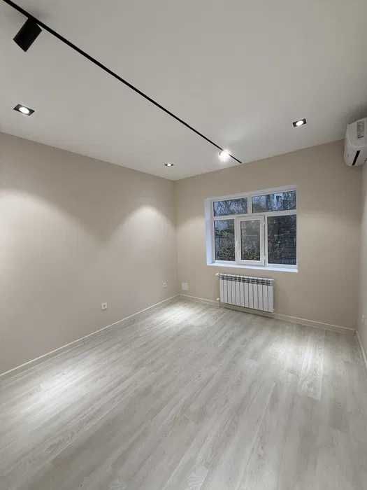 Продаётся коммерческое помещение на 1-й линии в Чиланзаре