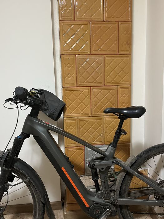 Bicicleta Cube cu motor Bosch Cx line smart