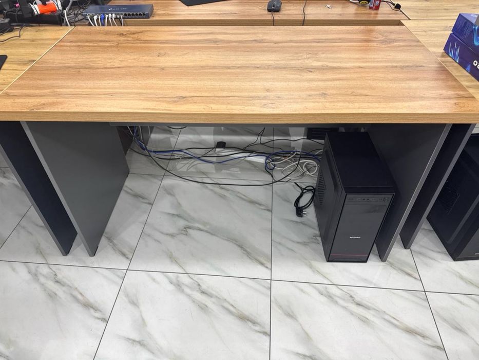 Столы офисные , стильные в идеальном состоянии