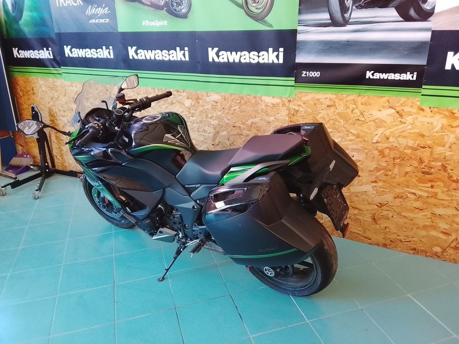 Kawasaki ninja1000sx 
Perfecta stare prețul este fix detalii la telefon 
Cauciucuri noi și revizie incluse în preț in momentul vanzarii
2 chei
Manual