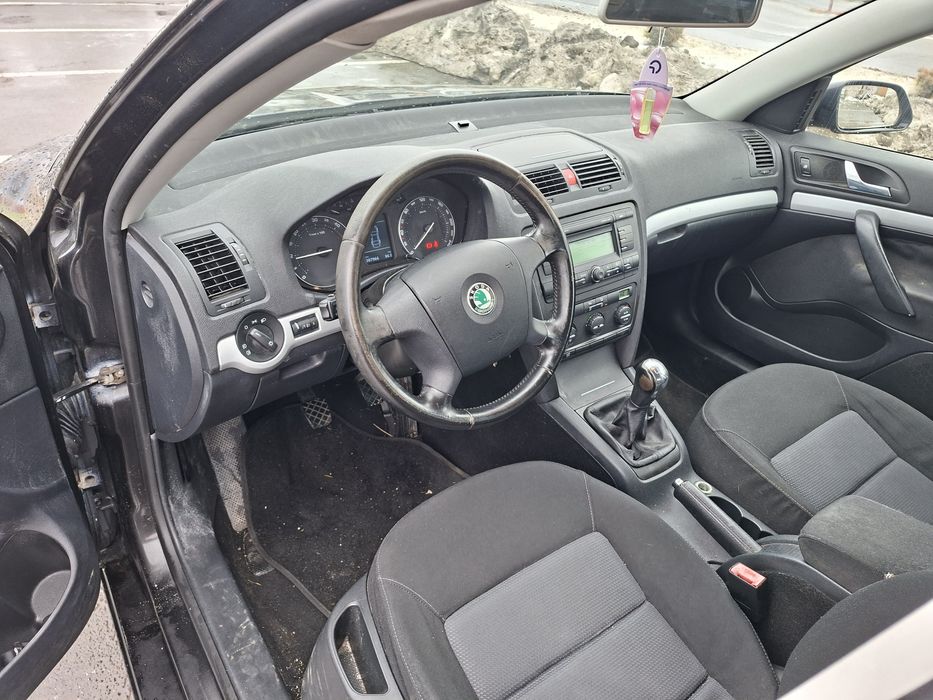 Vand sau schimb skoda octavia2  2.0 TDI