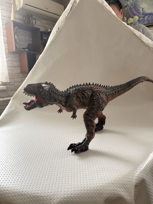 Динозавр игрушка