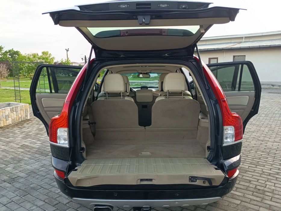 Volvo XC 90 D5 AWD – 2.4 Diesel 224 CP 2012 7 Locuri Finantare Livrare Gratuita