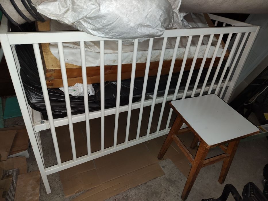 ПОДАРЯВАМ бебешко легло с матрак