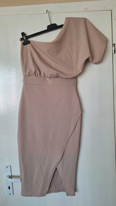 Дамска официална рокля с едно рамо XS