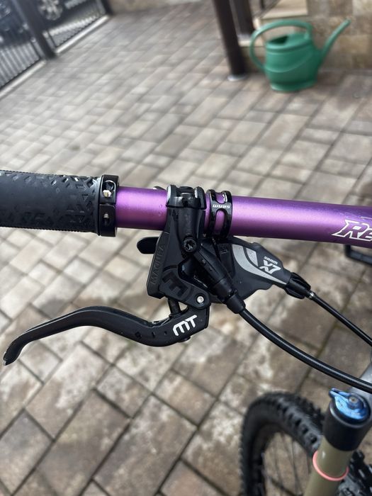 Bicicletă specialized în grii