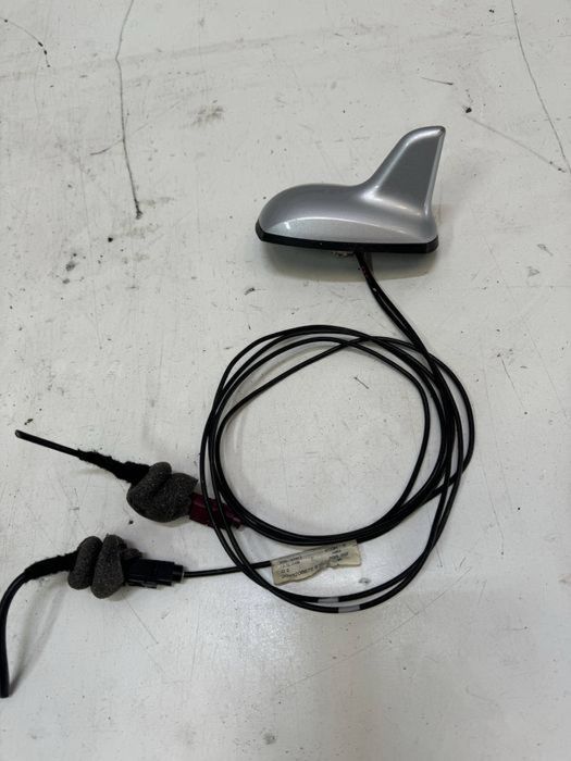 Emblema semn capota fata antena radio GPS navigatie Mercedes W212