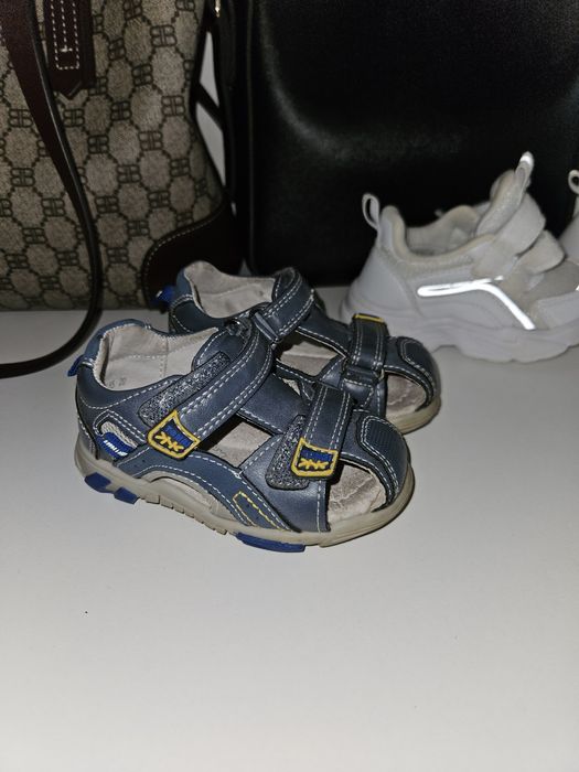 Кроссовки сандали