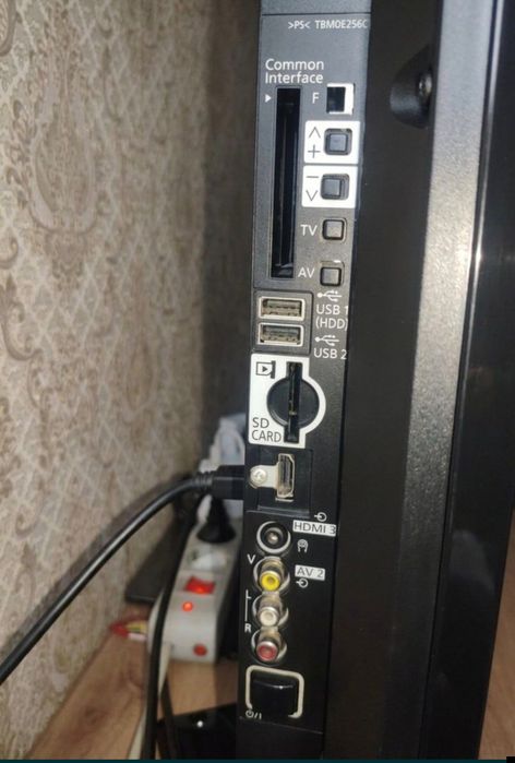 телевизор Panasonic 42 дюйма (106 см),