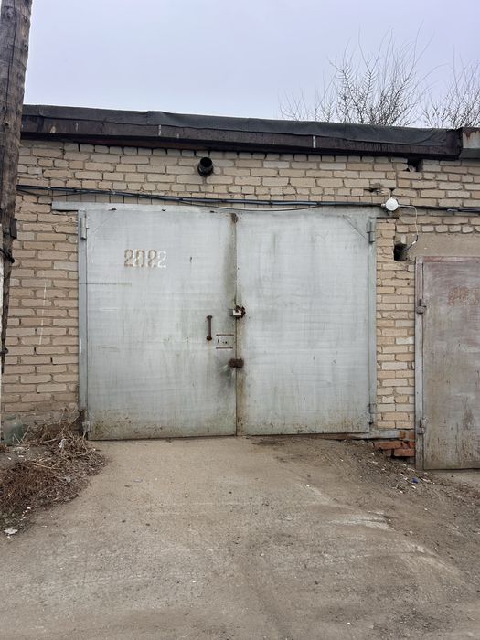 Продам гараж район дом печати