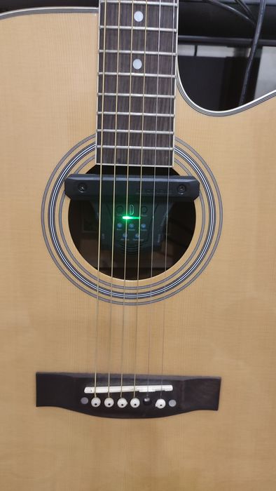 Продам акустическую гитару