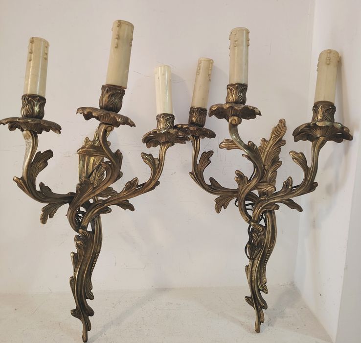 Set de 4 aplice deosebite dimensiuni mari din bronz masiv in stilul Rococo cu 3 brațe ,piese cu o lucrătură de o foarte mare finețe,stare excelentă